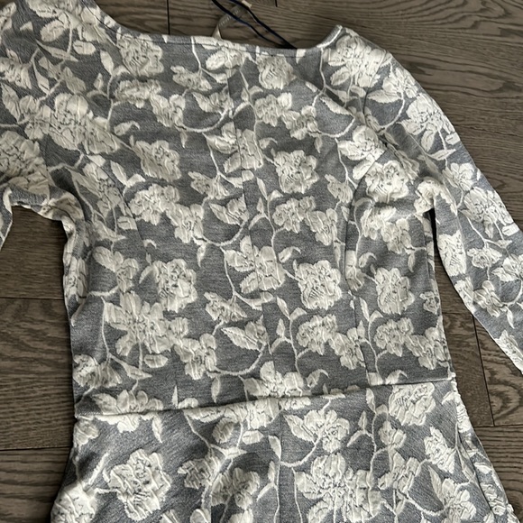 Beautiful dress by Lauren Conrad 🌺🍀🌺 - Picture 9 of 12